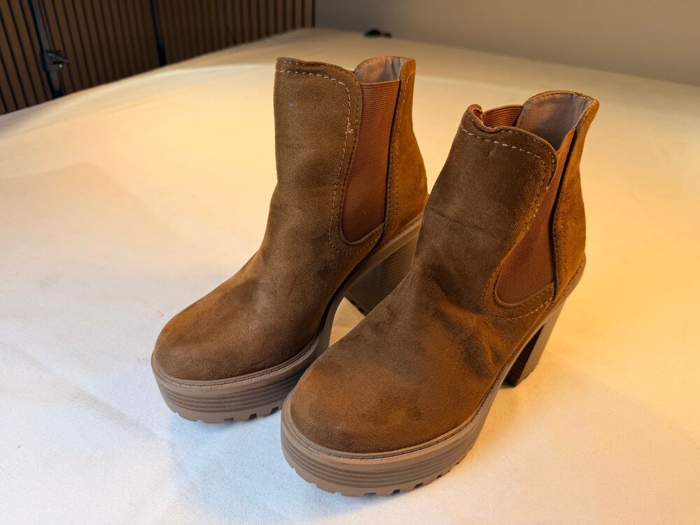 Brown Faux Suede Platform Chelsea Ankle Boots Women’s Size 10